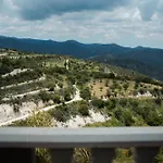 Archontiko Kiverniti מלון דירות 4*